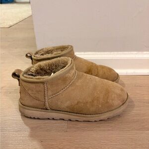 UGG Ultra Mini boots in color Tomatillo
